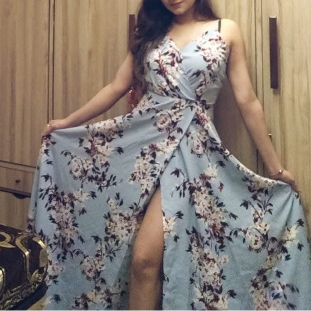 Elegant Blue Maxi Sundress with Spaghetti Straps